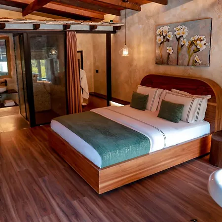 Thethi Hotel 4*