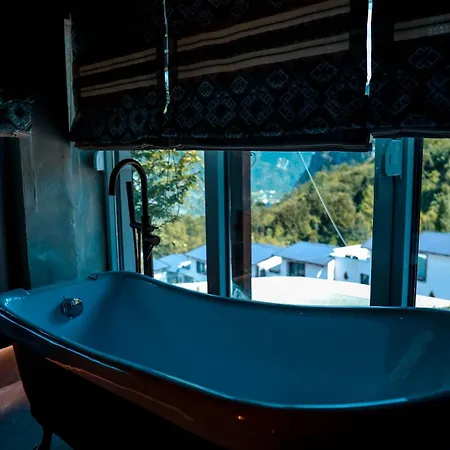 Hotell Thethi 4*