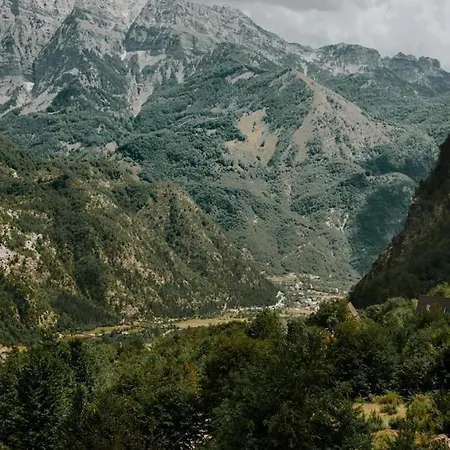 Thethi Ξενοδοχείο 4*