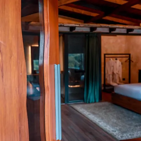 Hotel Thethi 4*